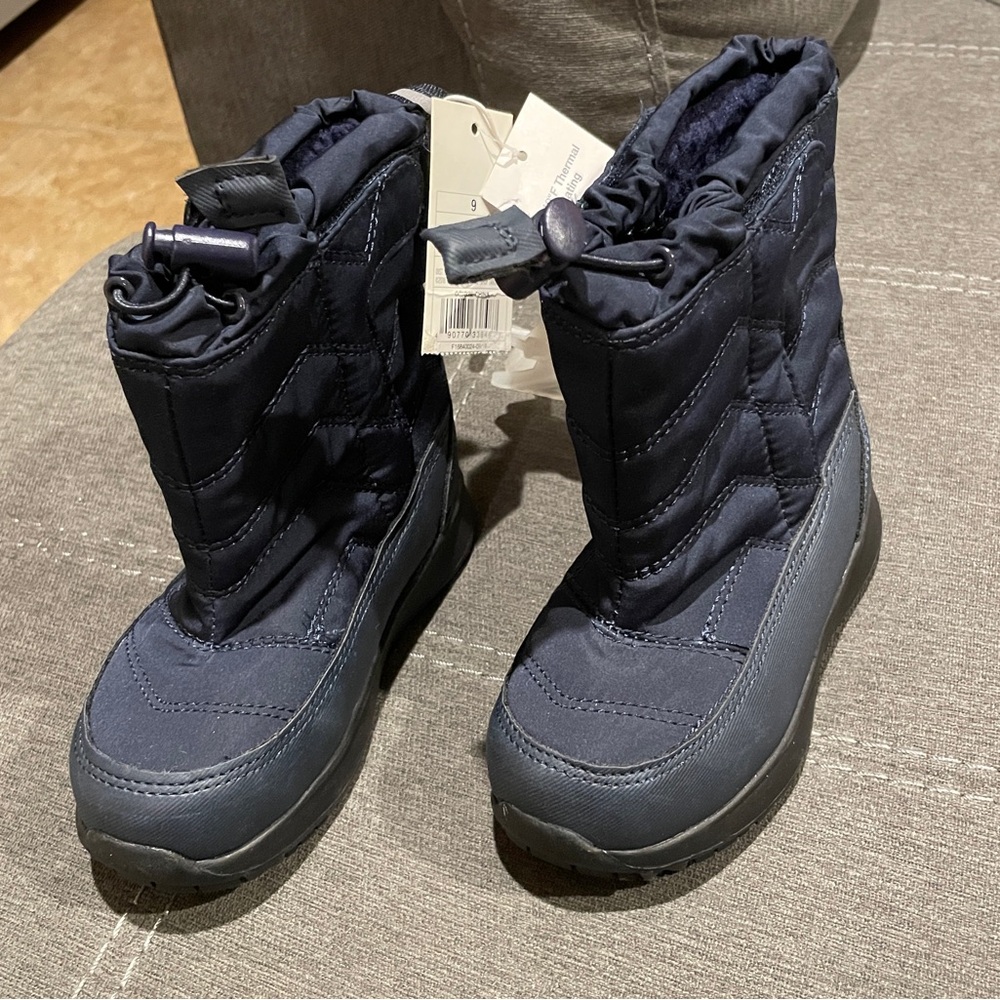 NWT Cat & Jack winter snow boots, size 9